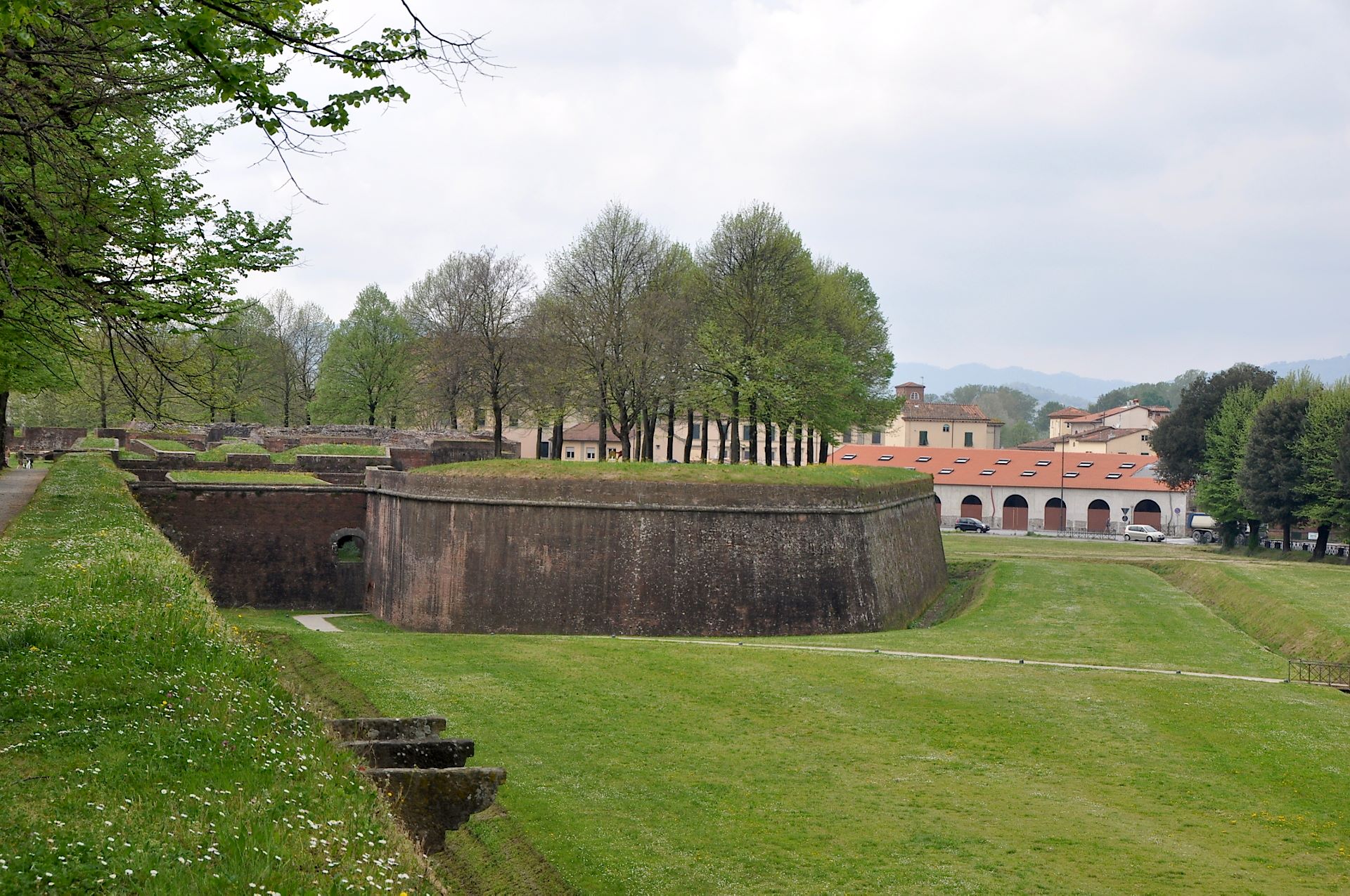 Lucca, city walls
